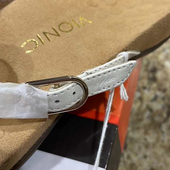 BNWT VIONIC SANDALS - Picture 4 of 7